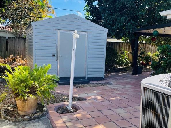 4635 SW 95th Ave, Miami FL 33165