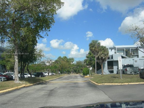 8841 W Flagler St 103, Miami FL 33174