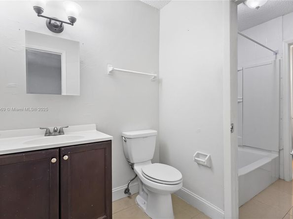 8360 NW 8th St 112, Miami FL 33126