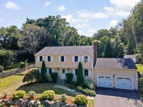7 Old Powder House Road, Lakeville MA 02347