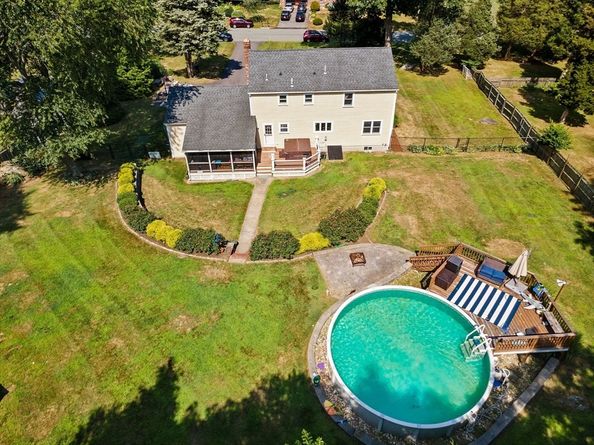 7 Old Powder House Road, Lakeville MA 02347