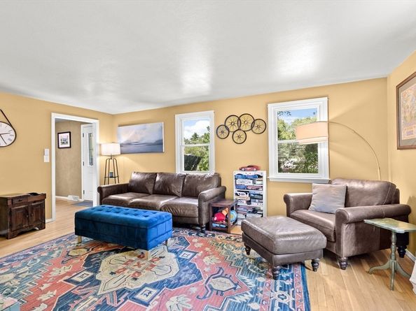 7 Old Powder House Road, Lakeville MA 02347