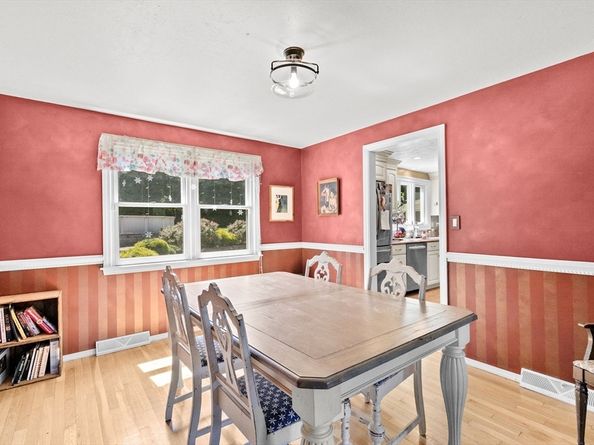 7 Old Powder House Road, Lakeville MA 02347