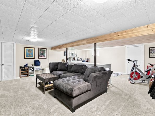 7 Old Powder House Road, Lakeville MA 02347