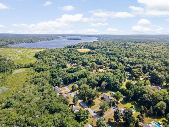 7 Old Powder House Road, Lakeville MA 02347