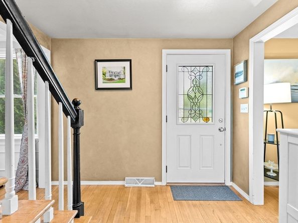 7 Old Powder House Road, Lakeville MA 02347