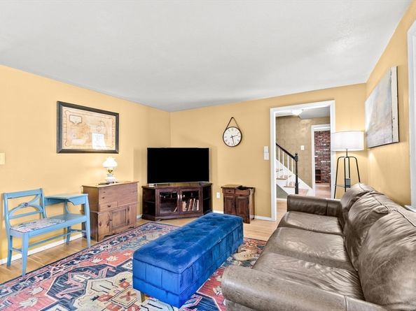 7 Old Powder House Road, Lakeville MA 02347