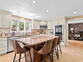 7 Old Powder House Road, Lakeville MA 02347
