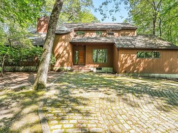 160 Floral St
