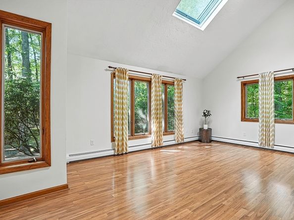 160 Floral St, Shrewsbury MA 01545