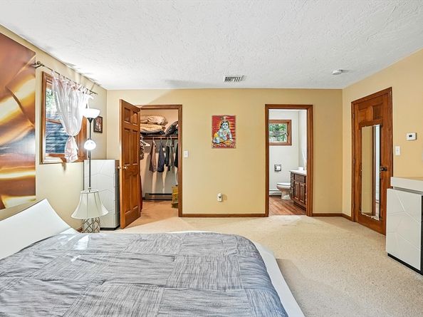 160 Floral St, Shrewsbury MA 01545