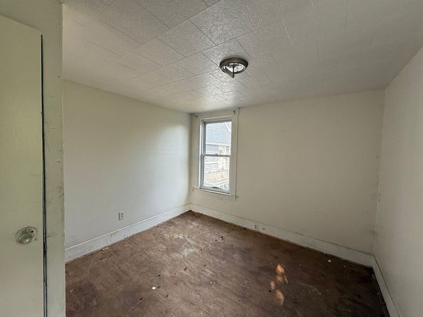 13-15 Chestnut St, Fitchburg MA 01420