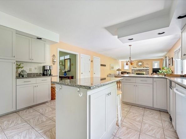 43 Simmons Rd, Hanover MA 02339