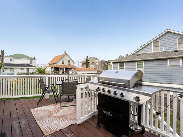 16 Caldwell St, Weymouth MA 02191