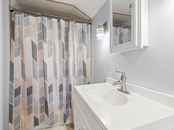 16 Caldwell St, Weymouth MA 02191
