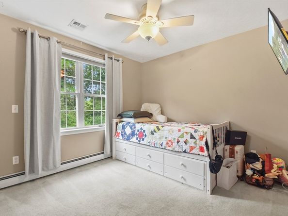 1 Elaine Cir, Lakeville MA 02347