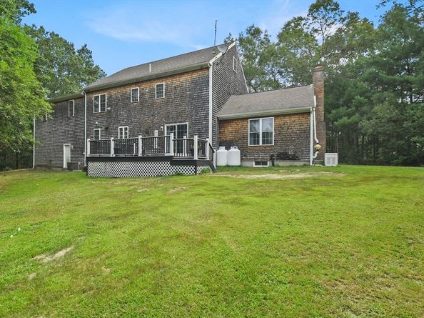 1 Elaine Cir, Lakeville MA 02347