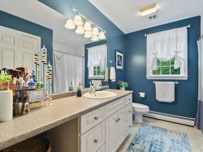 1 Elaine Cir, Lakeville MA 02347