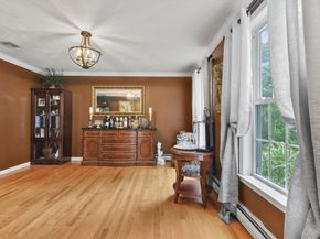 1 Elaine Cir, Lakeville MA 02347