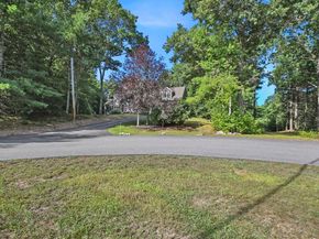 1 Elaine Cir, Lakeville MA 02347