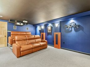 1 Elaine Cir, Lakeville MA 02347