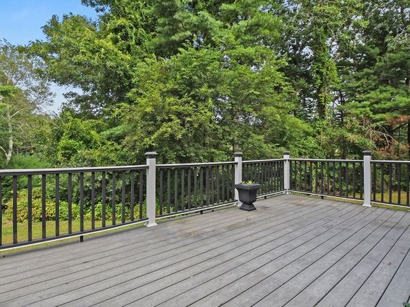 1 Elaine Cir, Lakeville MA 02347