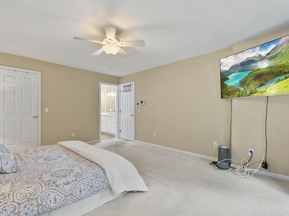 1 Elaine Cir, Lakeville MA 02347