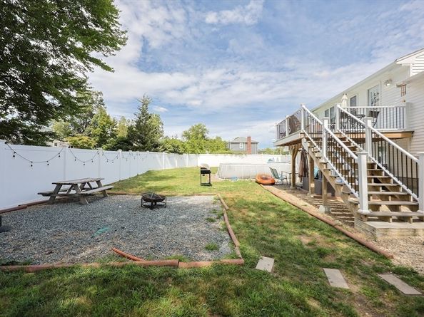 35 Pilgrim Dr, Norwood MA 02062