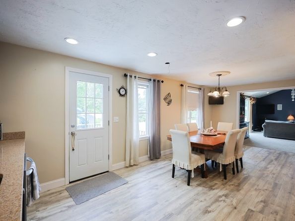 35 Pilgrim Dr, Norwood MA 02062