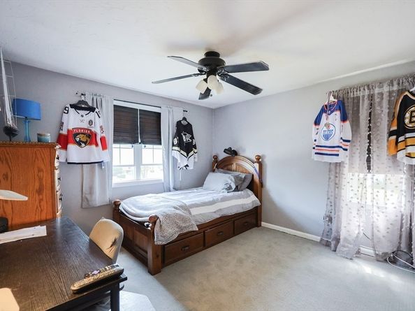 35 Pilgrim Dr, Norwood MA 02062