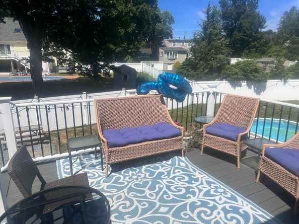 35 Pilgrim Dr, Norwood MA 02062