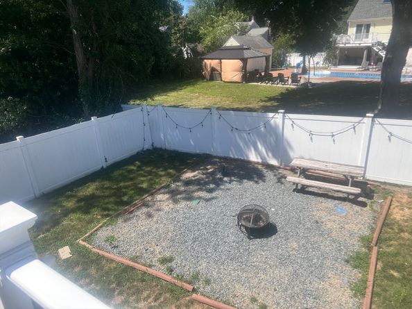 35 Pilgrim Dr, Norwood MA 02062