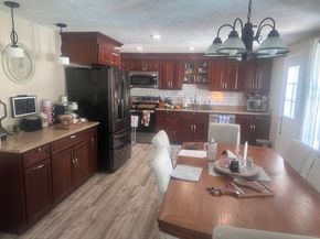35 Pilgrim Dr, Norwood MA 02062
