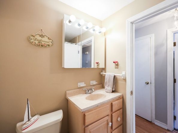 35 Pilgrim Dr, Norwood MA 02062