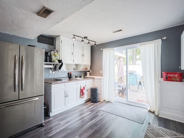 35 Pilgrim Dr, Norwood MA 02062