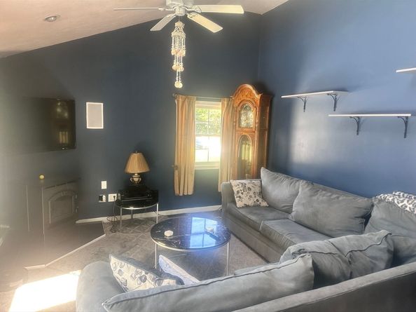 35 Pilgrim Dr, Norwood MA 02062
