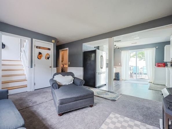 35 Pilgrim Dr, Norwood MA 02062