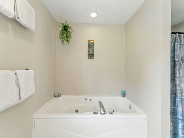 270 New Braintree Rd, West Brookfield MA 01585