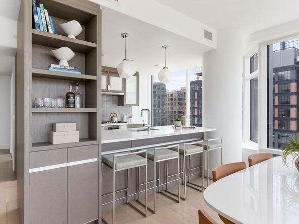 100 Lovejoy Wharf PH1D, Boston MA 02114