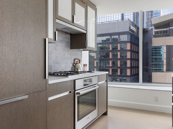 100 Lovejoy Wharf PH1D, Boston MA 02114