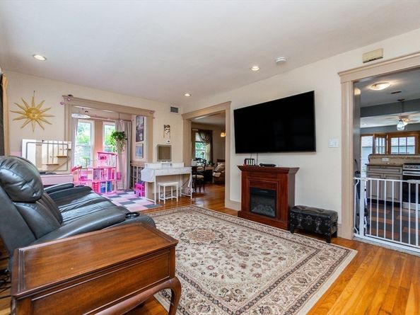 86 Massachusetts Ave, Dedham MA 02026