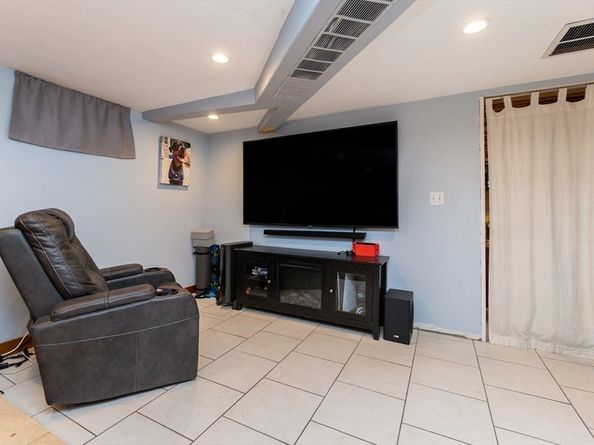 86 Massachusetts Ave, Dedham MA 02026