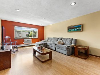 1 Hallmark Gardens