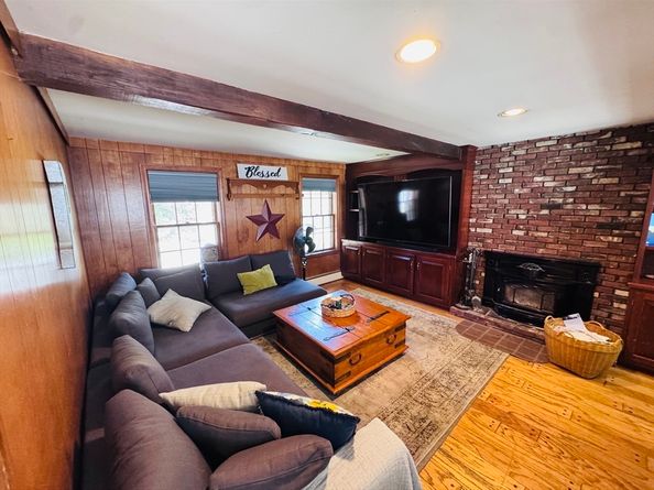 13 Hemlock Ln, Milford MA 01757