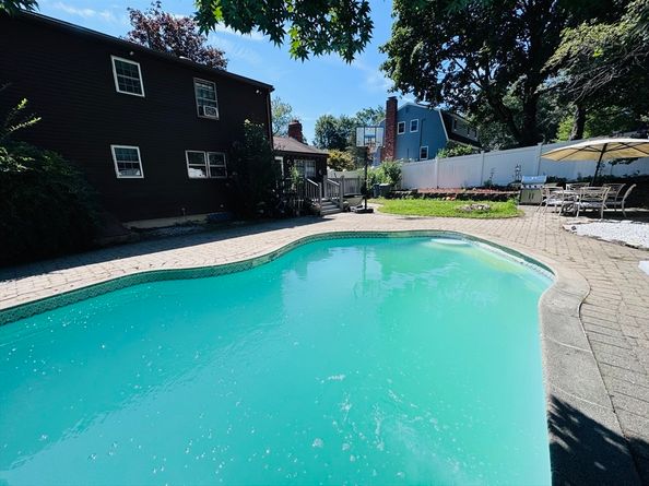 13 Hemlock Ln, Milford MA 01757