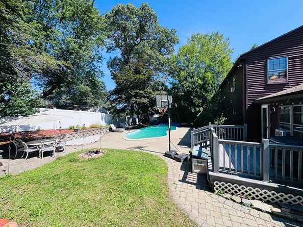13 Hemlock Ln, Milford MA 01757