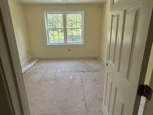 14 Welch Ave B, Rutland MA 01543