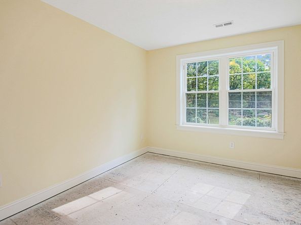 14 Welch Ave B, Rutland MA 01543