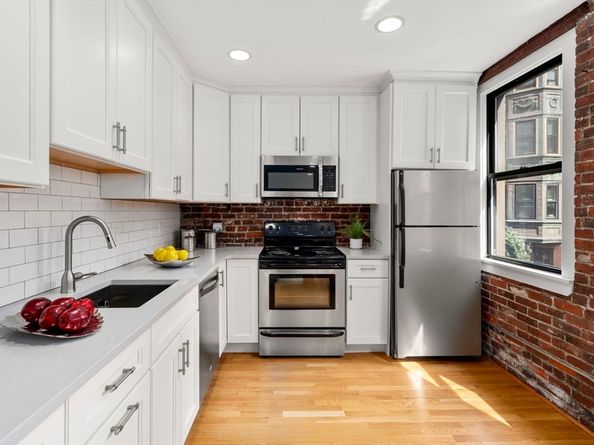 13 Thacher St 2, Boston MA 02113