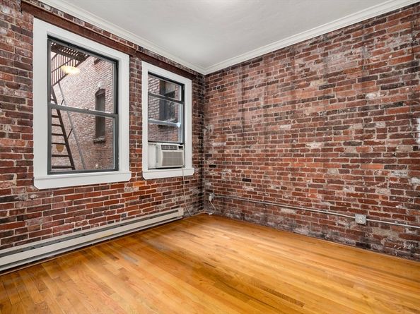 13 Thacher St 2, Boston MA 02113